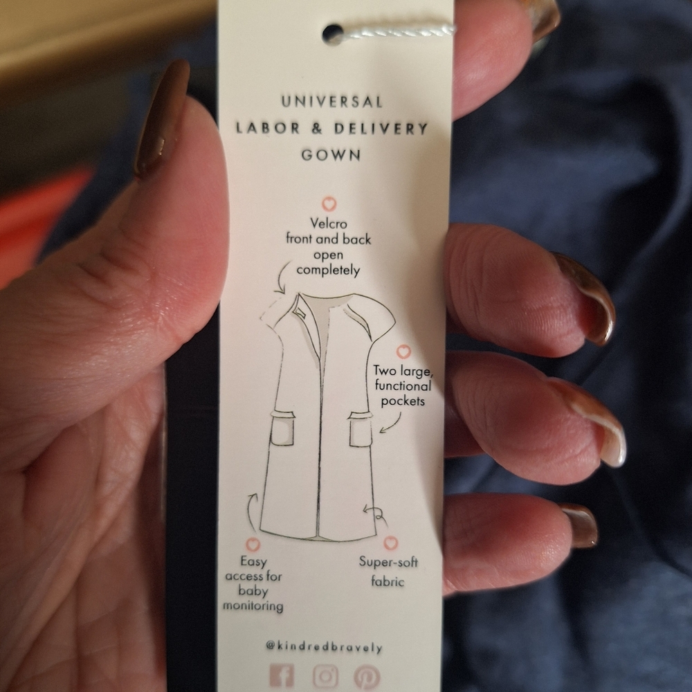 Kindred Bravely Universal Labor & Delivery Gown in Navy Heather NWT - Picture 9 of 10